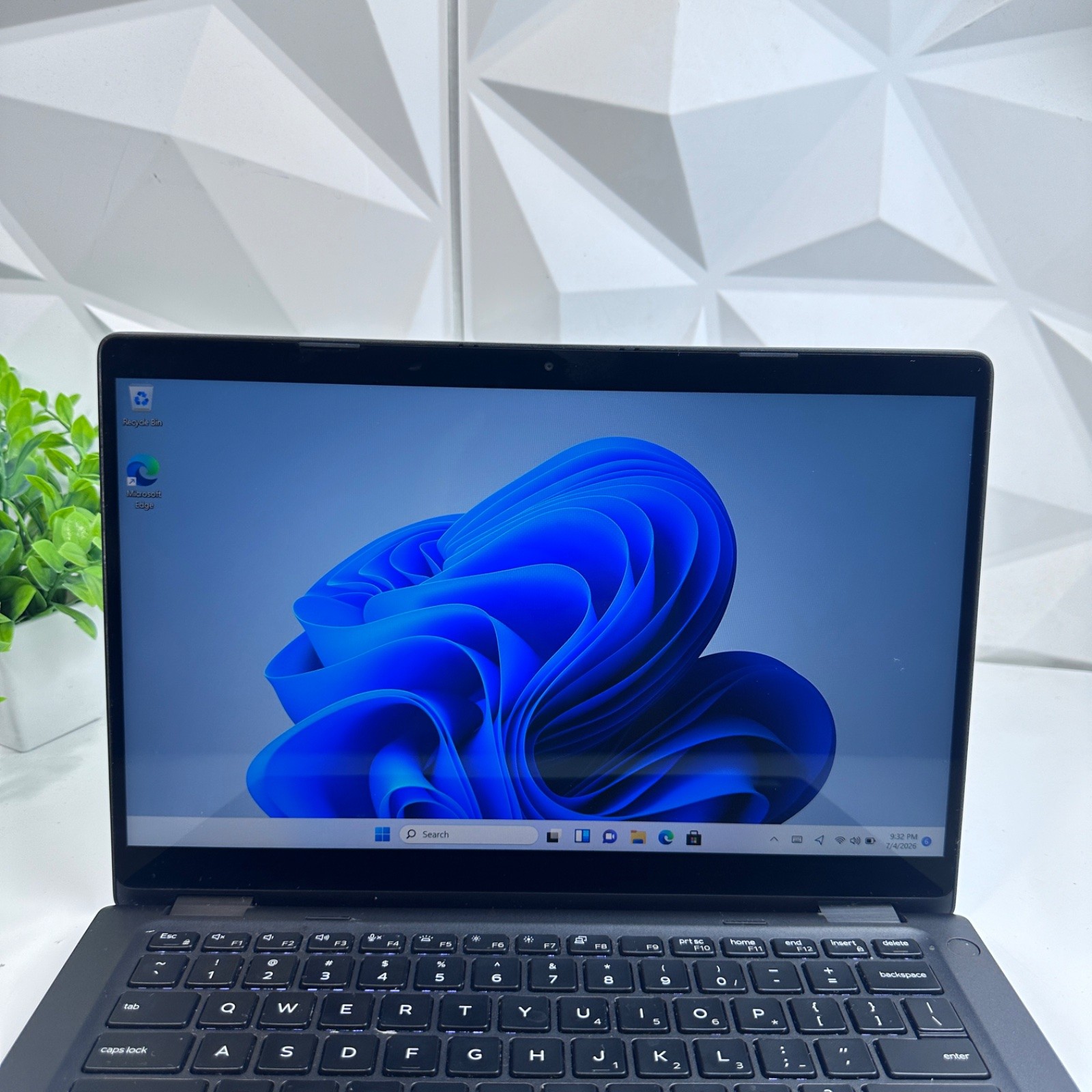 Dell Latitude 5300 2-in-1 13.3″ FHD Laptop, i7-8665U, 16GB RAM, 512GB SSD