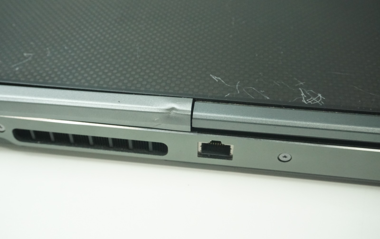 Dell Precision 7520 15.6″ Intel i7-7820HQ @ 2.90GHz 32GB RAM NO OS / NO SSD