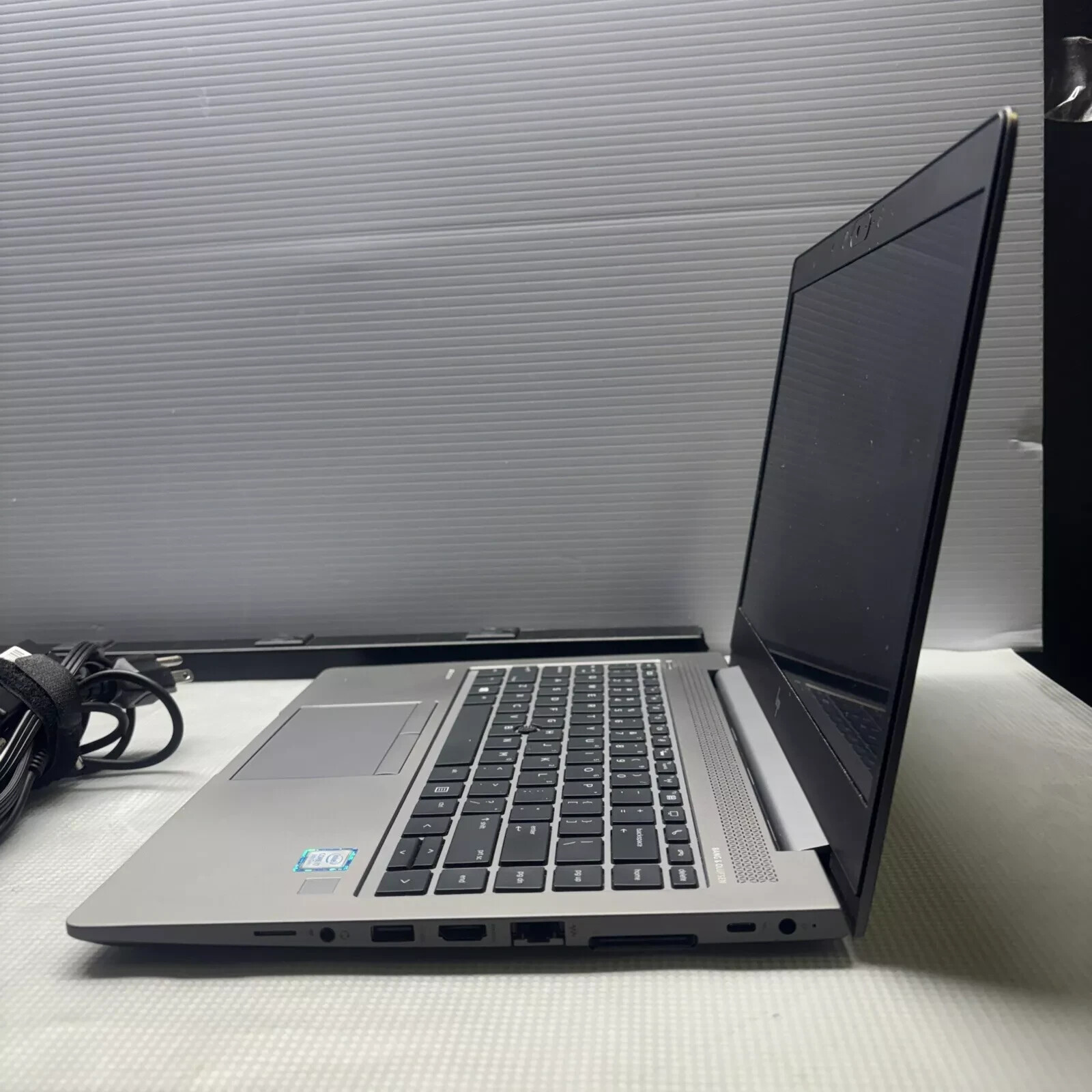 HP ZBook 14u G6 14″ FHD i7-8565U 32GB 512GB NVMe AMD WX3200 Win11 Office 2021
