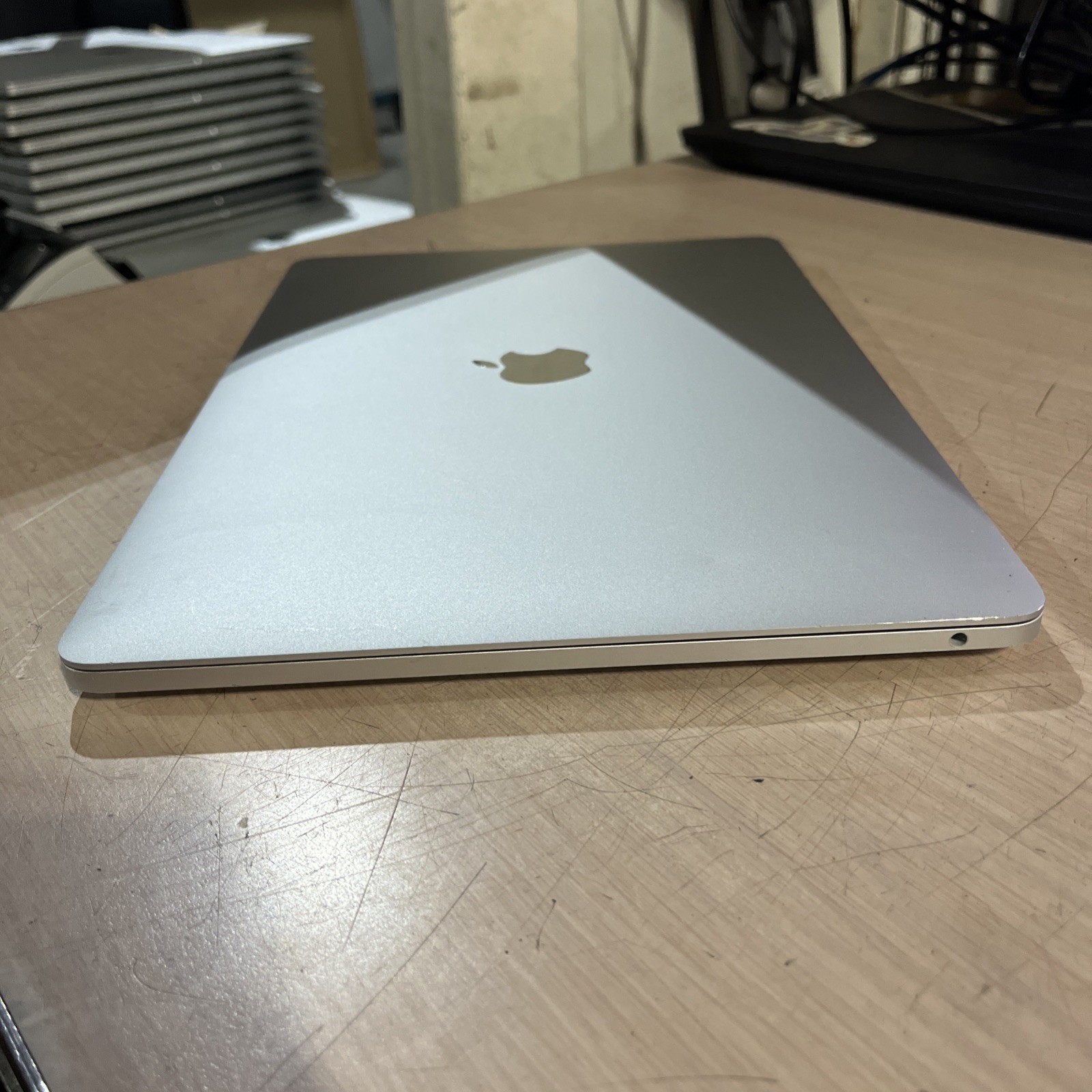 APPLE MACBOOK PRO “M1″ 8 CPU/8GPU 13” 3.2GHZ 8GB RAM 256SSD