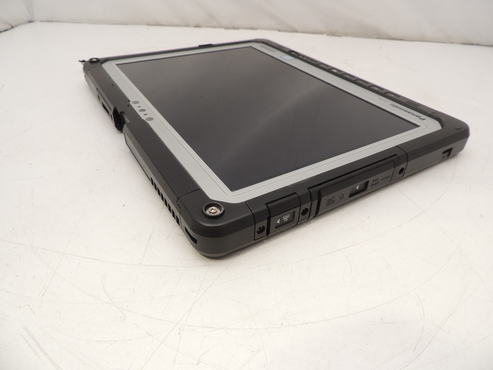 Panasonic Toughbook CF-33 Mk1 12″ i5 7300U 16GB 512GB LTE Windows 10 25980 Hrs
