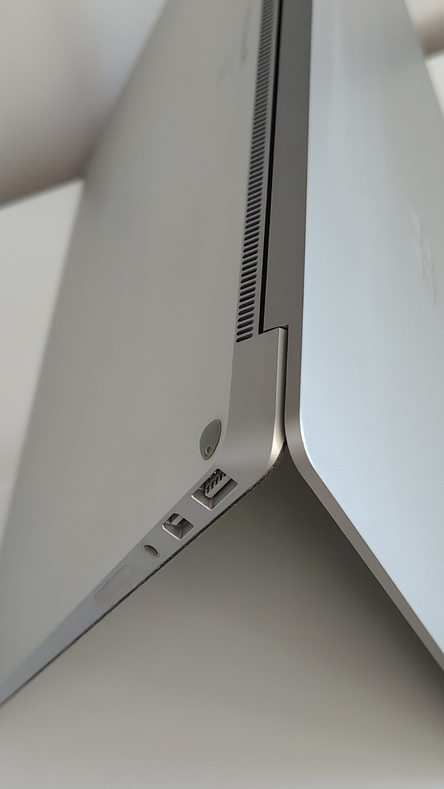 Microsoft Surface Laptop 1769 – i5 7200U, 128GB SSD, 4GB Ram -vClean Barely Used