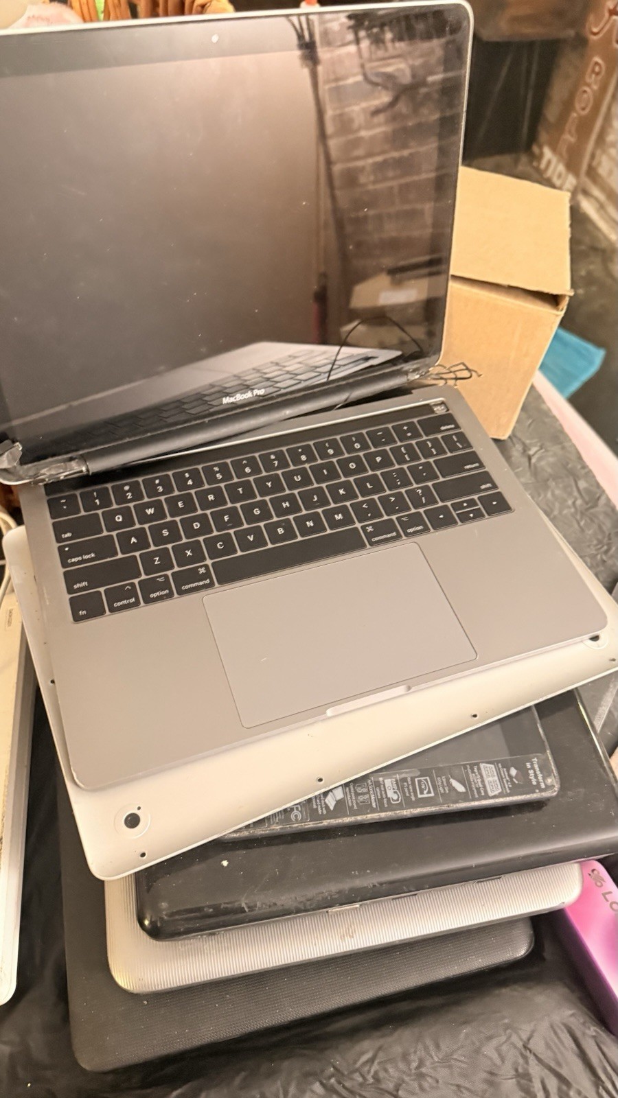Apple Macbook pros from 2012-2017 3 units for parts not working