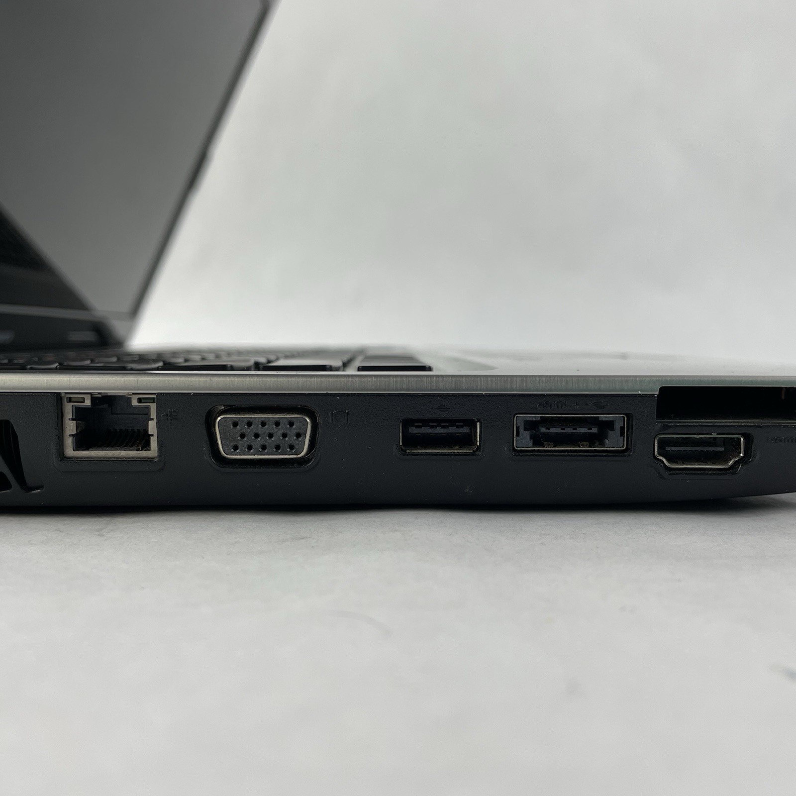 Lenovo IdeaPad Z565 15.6″ AMD Phenom 2 N660 3.0GHz 4GB RAM No SSD/OS/AC/Battery