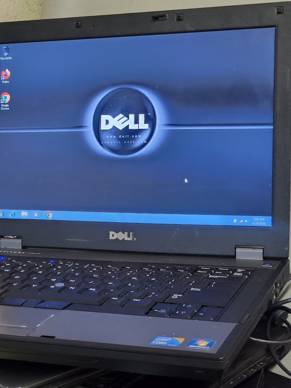 Clean Dell Latitude E5410/i5/M580@2.67Ghz/4GB/250GB/Wi-Fi/DVD/Win 7/Battery + AC
