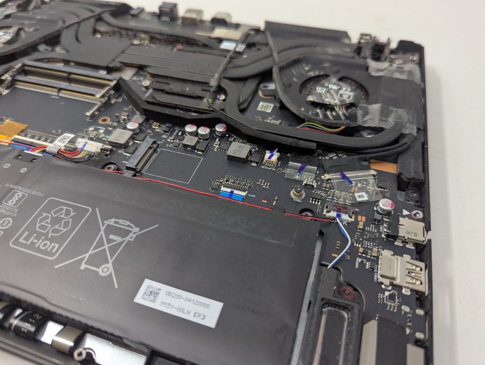 Asus ROG Zephyrus Duo 16 GX650R – RYZEN 9 6900HX RTX 3070 Ti Parts Repair Only