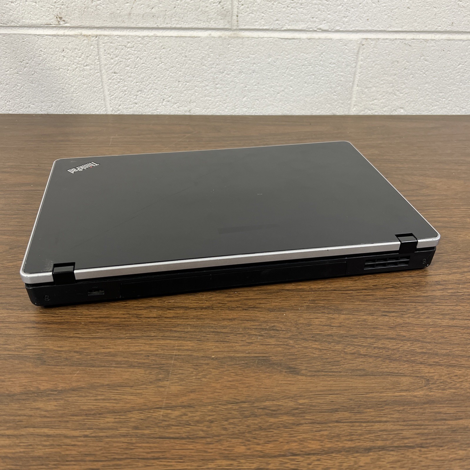 LENOVO THINKPAD EDGE 15 15.6″ Intel Core i3 M390 2.66GH 4GB RAM NO HDD / NO OS