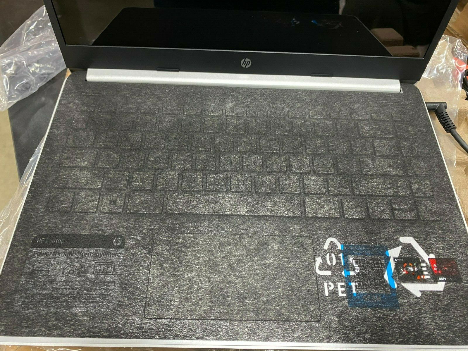 HP Touch 14-fq0039nr 14″ Ryzen 3 3250U 8GB RAM 256 GB SSD Laptop