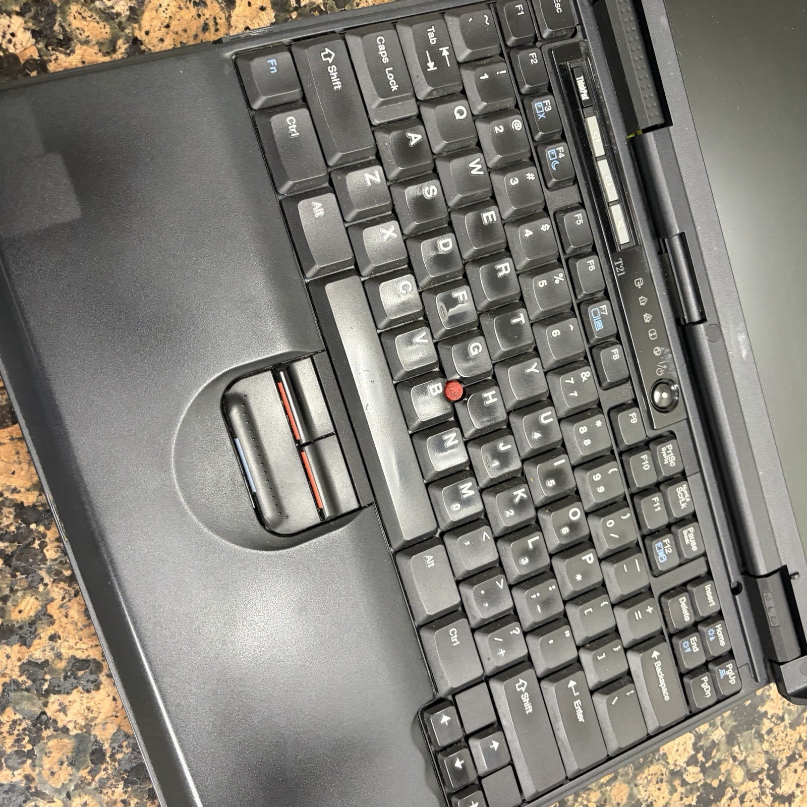 IBM Lenovo T Series ThinkPad T21 2648-ED1 PIII 800MHz 256KB 256MB RAM WIN 98