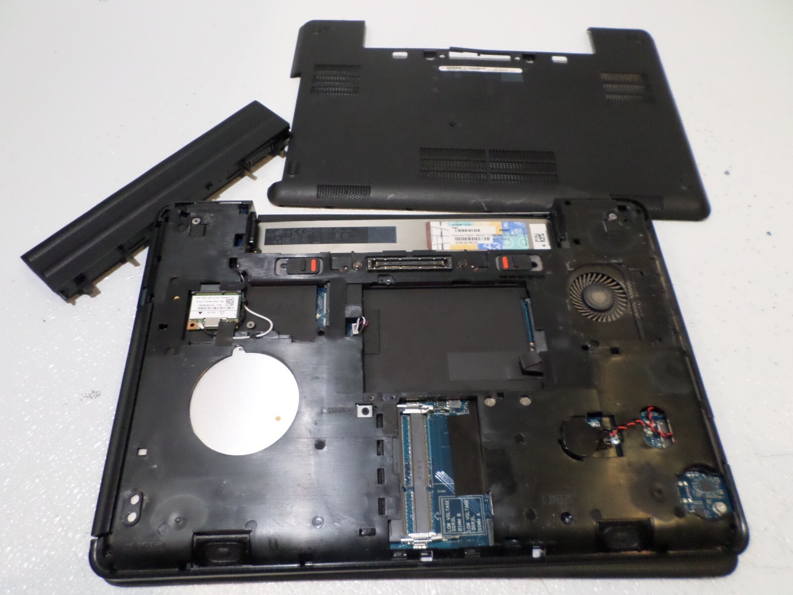 Dell Latitude E5440 Laptop – Intel Core i3 4th Gen, No HDD, No RAM – DAMAGED