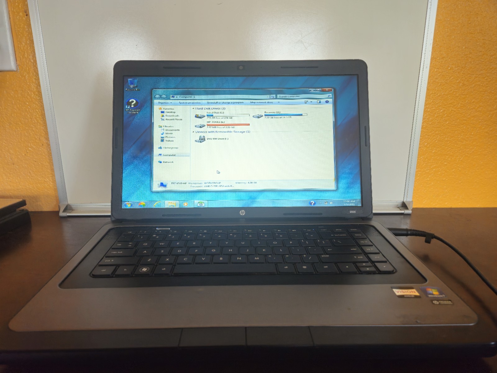 hp 2000 notebook pc | Gray In Color. Holds Charger Good.