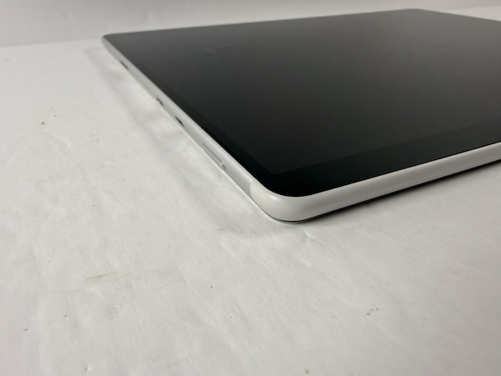 Microsoft Surface Pro 8 (1982) i5-1145G7 – 16GB RAM – 256GB 120Hz – Win 11 Pro