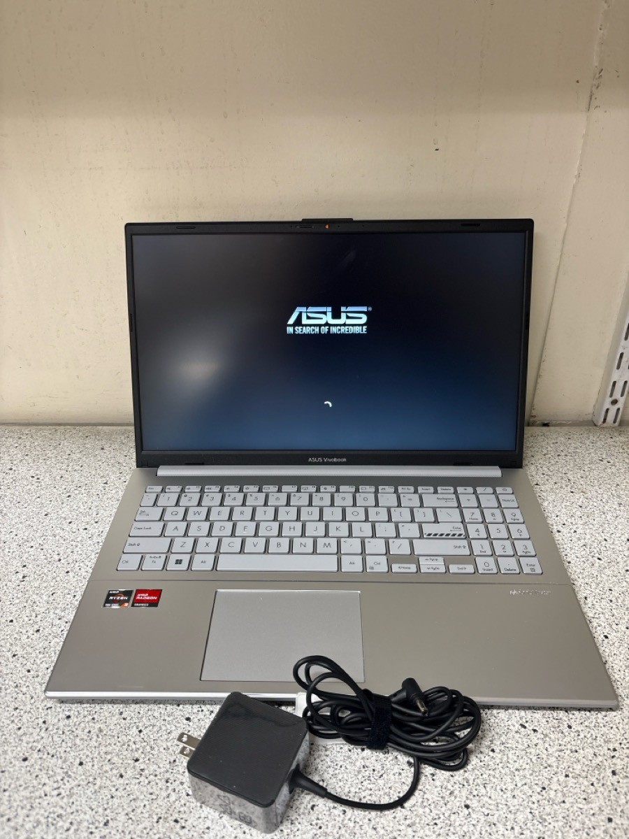 ASUS Vivobook Go 15.6” FHD Slim Laptop, AMD Ryzen 3 7320U 8GB Ram 47 (E14002362)