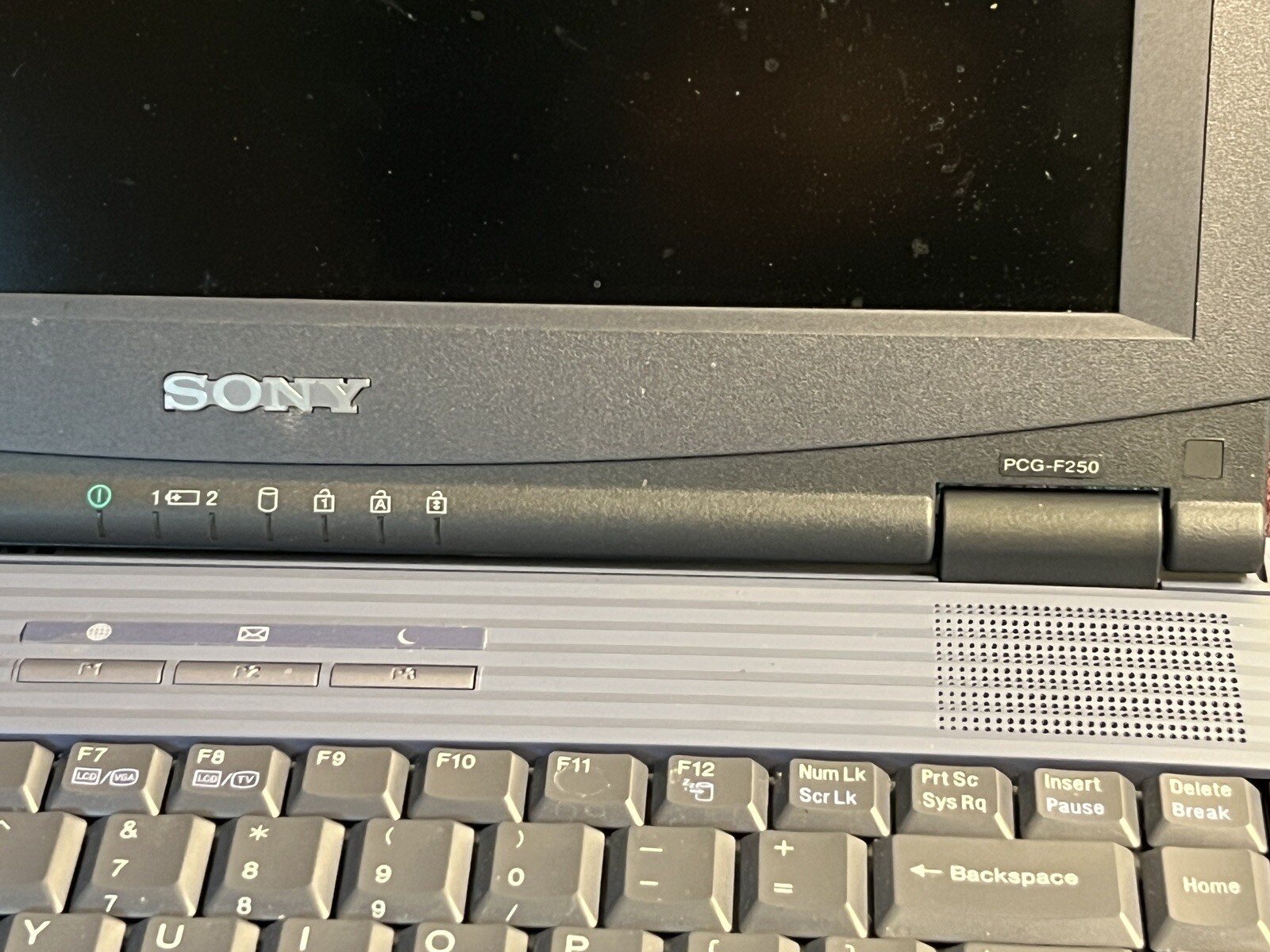 Sony PCG-F250 Laptop Vintage Celeron