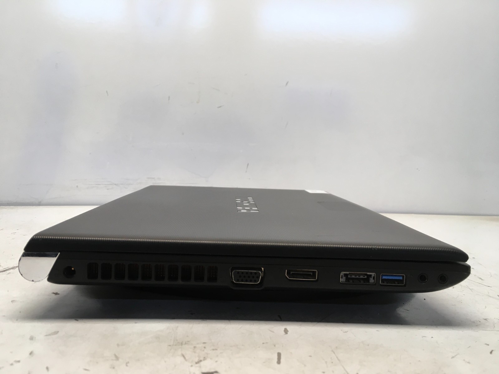 Toshiba Satellite R940 Intel i7-3520M 2.9GHz 2 GB NO HDD