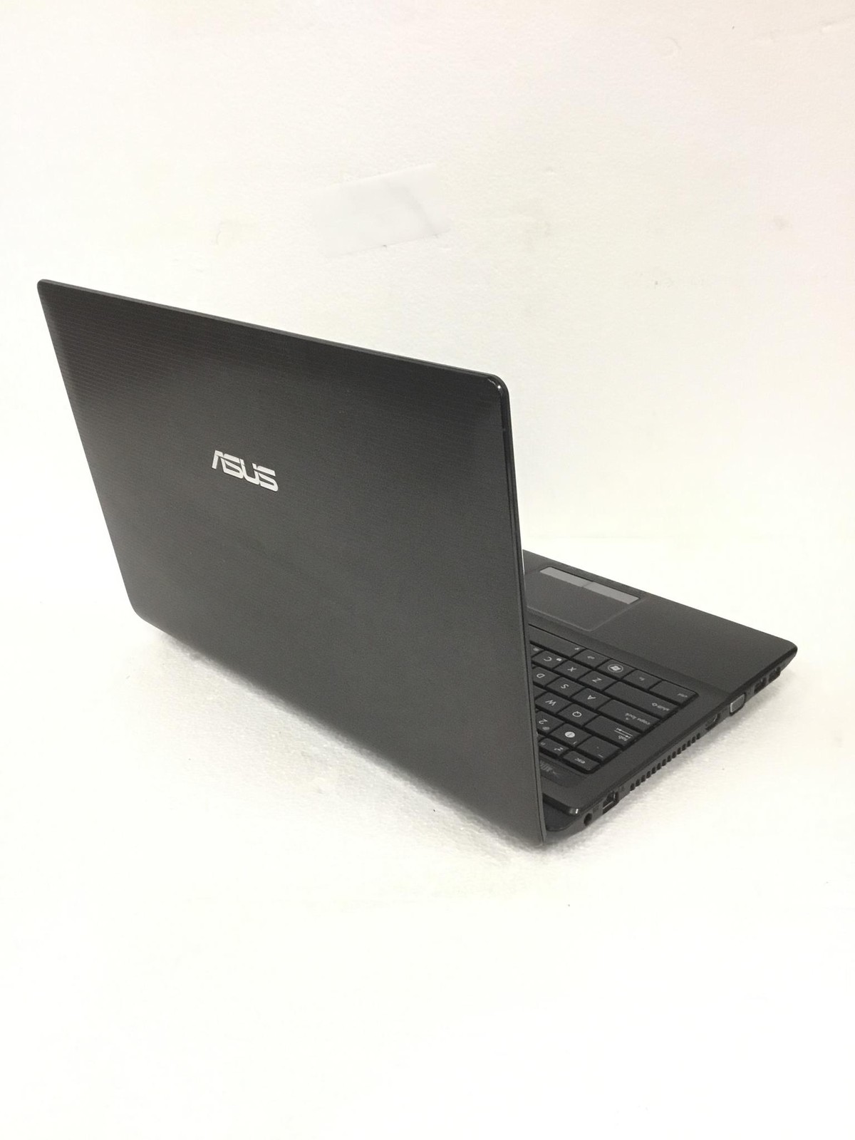 ASUS X53U Notebook Pc AMD C-60 APU With Radeon 1.00 GHz 15.6″ w/ 2Gb Ram, WORKS