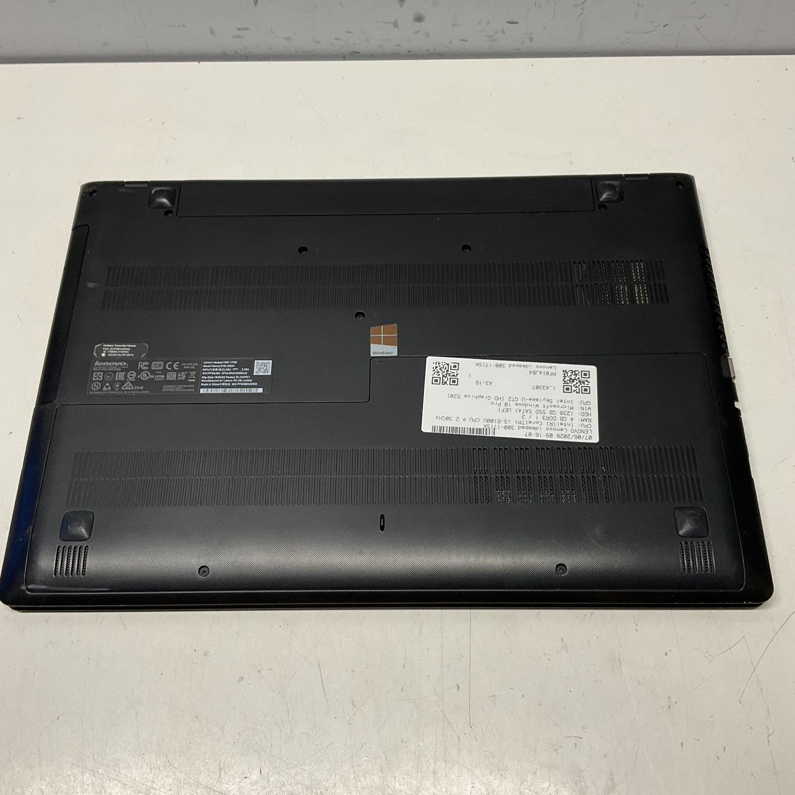 Lenovo IdeaPad 300-17ISK-i3-6100U@2.30GHz 4GB 256GB SSD Windows 10 Pro Laptop