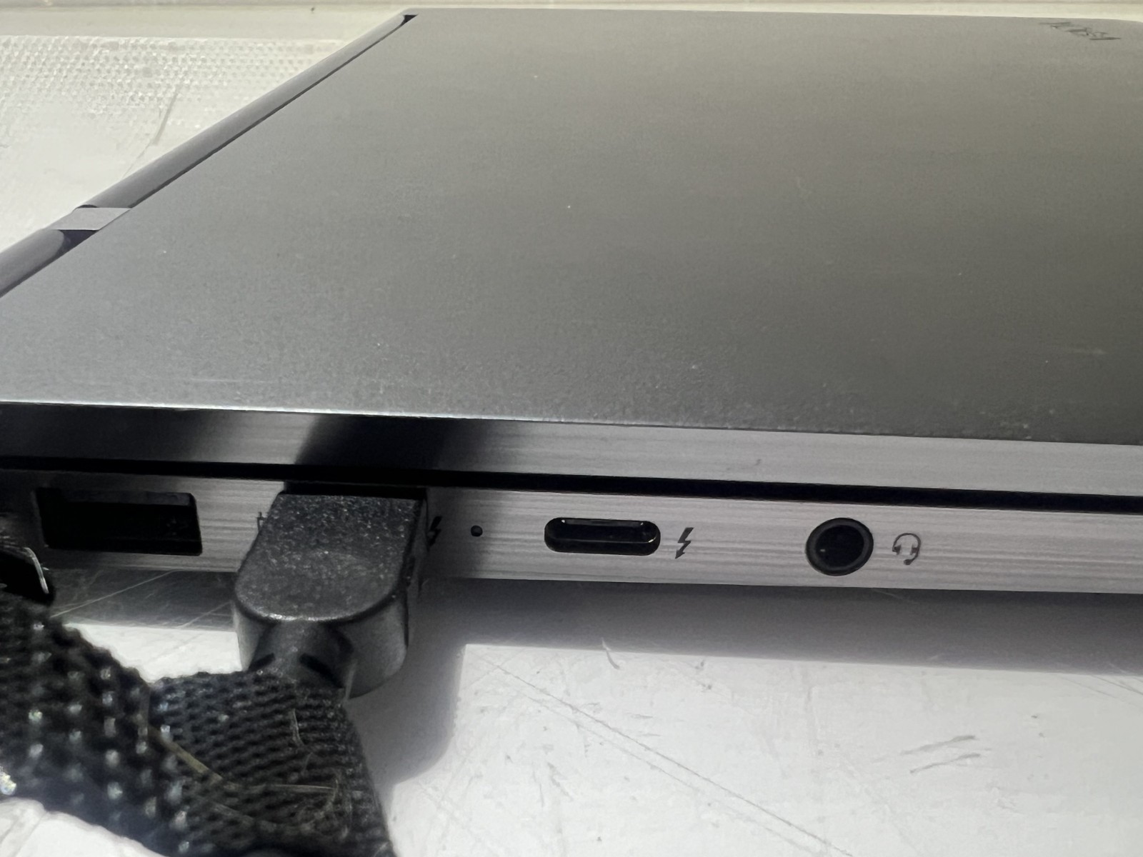LENOVO YOGA C930-13IKB i5-8250U@1.60GHz 8GB RAM NO OS/SSD TOUCH FOR PARTS/REPAIR