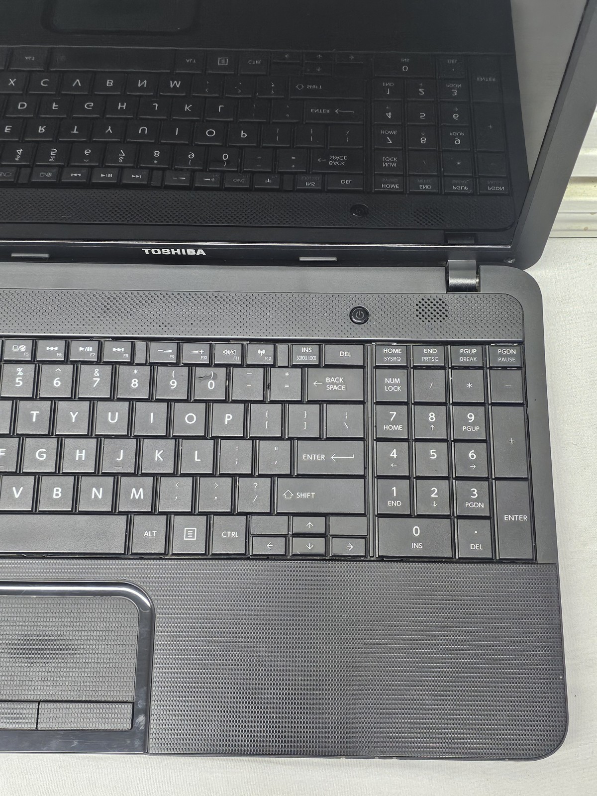 Toshiba Satellite C855D Laptop – AMD E-300 – 4GB RAM – 320GB HDD BAD BATT Win 10