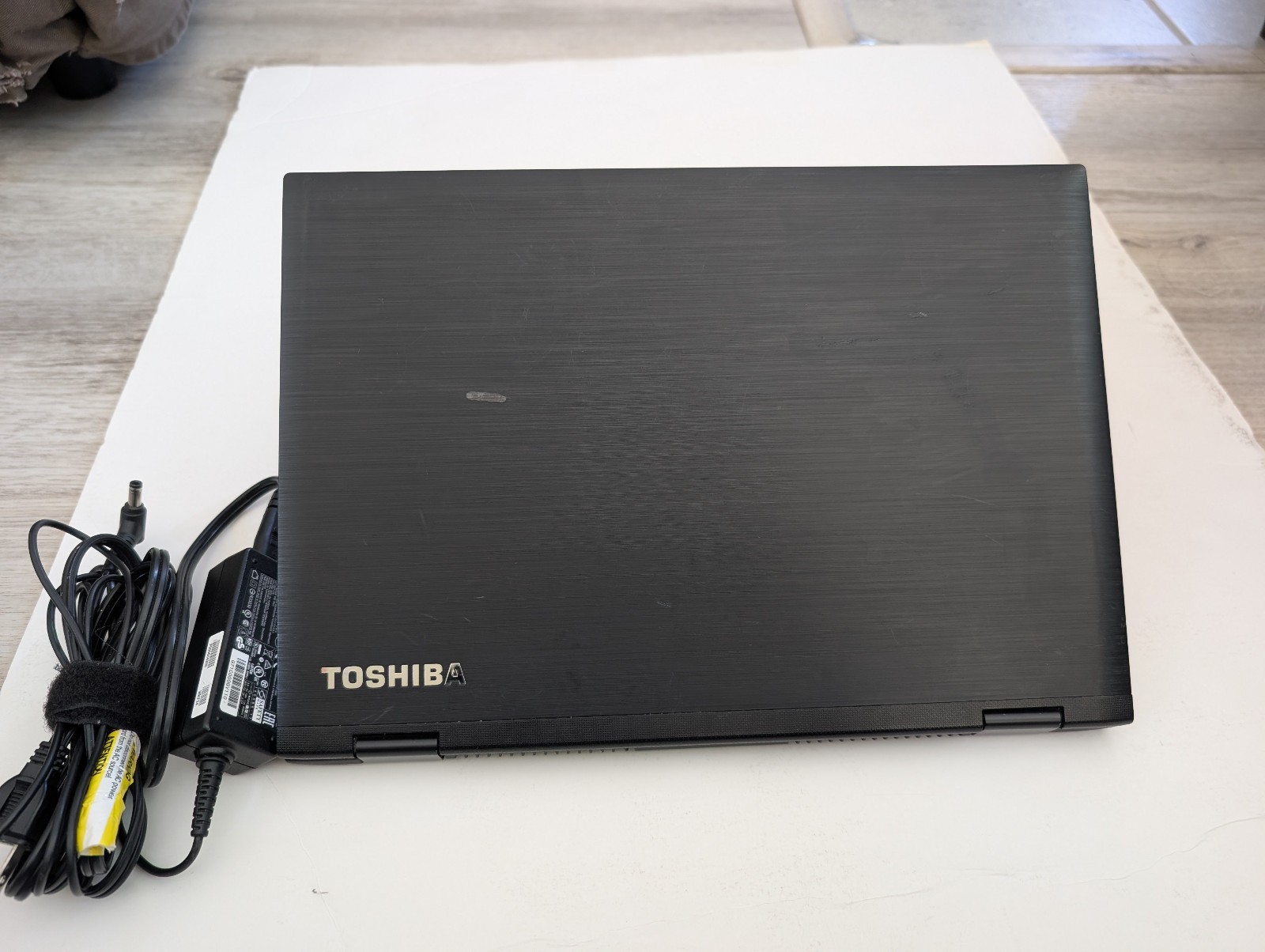 Toshiba Satellite E45W Touchscreen Laptop Intel i3-5015u 8GB RAM 250GB HDD Win10