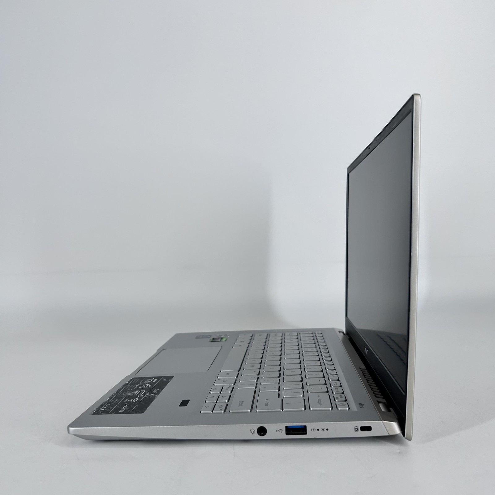 Acer Swift X 14 FHD 1.9 GHz Ryzen 7 5800U 16GB 512GB SSD RTX 3050 Ti Good