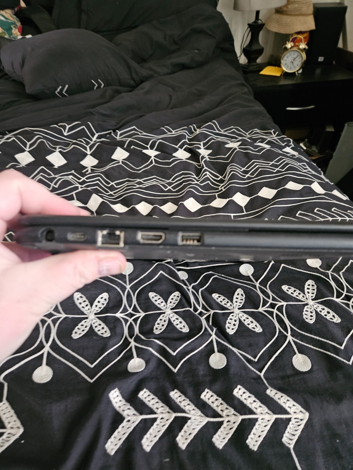 DELL Latitude 3300 13.3″ Core i3 7th Gen 8GB RAM 256GB SSD Win 11 Pro + Charger