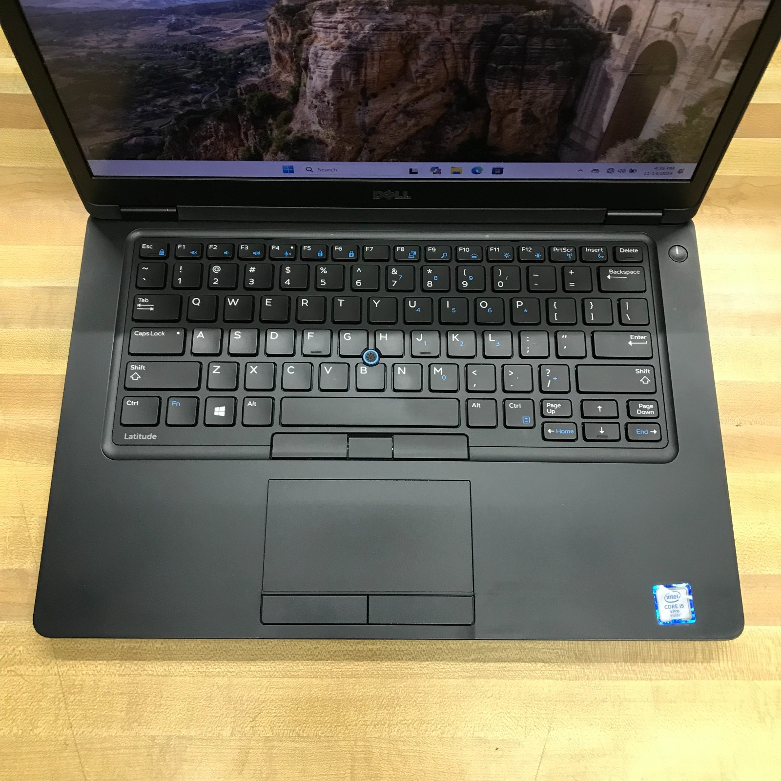 Dell Latitude 5480 14″ i5-6440HQ 2.60GHz 16GB RAM 256GB SSD (Windows 11 Pro)