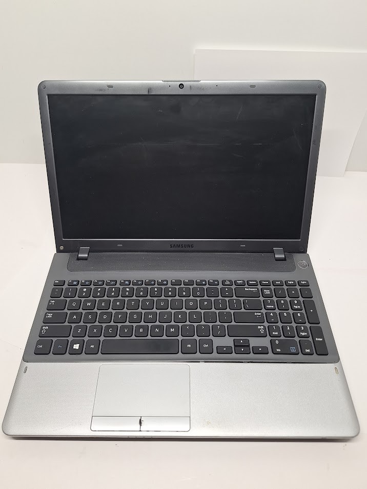 Samsung NP355V5C Laptop 750 GB HDD 4GB Ram for Parts/Repair