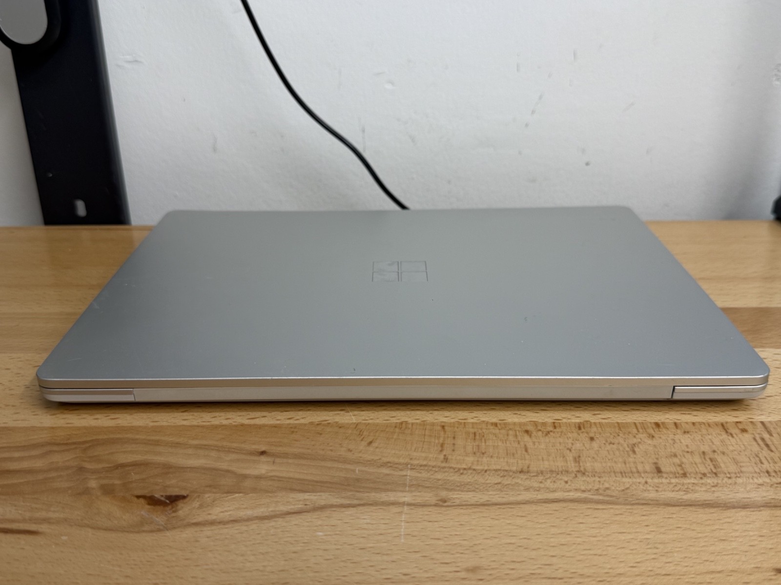 Microsoft Surface Laptop Go 1 1943 12.4 i5-1035G1 1.0GHz 8GB 128GB WORKS CRACKED