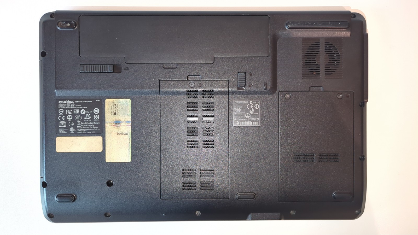 “Constitution” (eMachines E627) Athlon 64 X2 TK-42 4GB RAM 500GB SSHD Q4OS