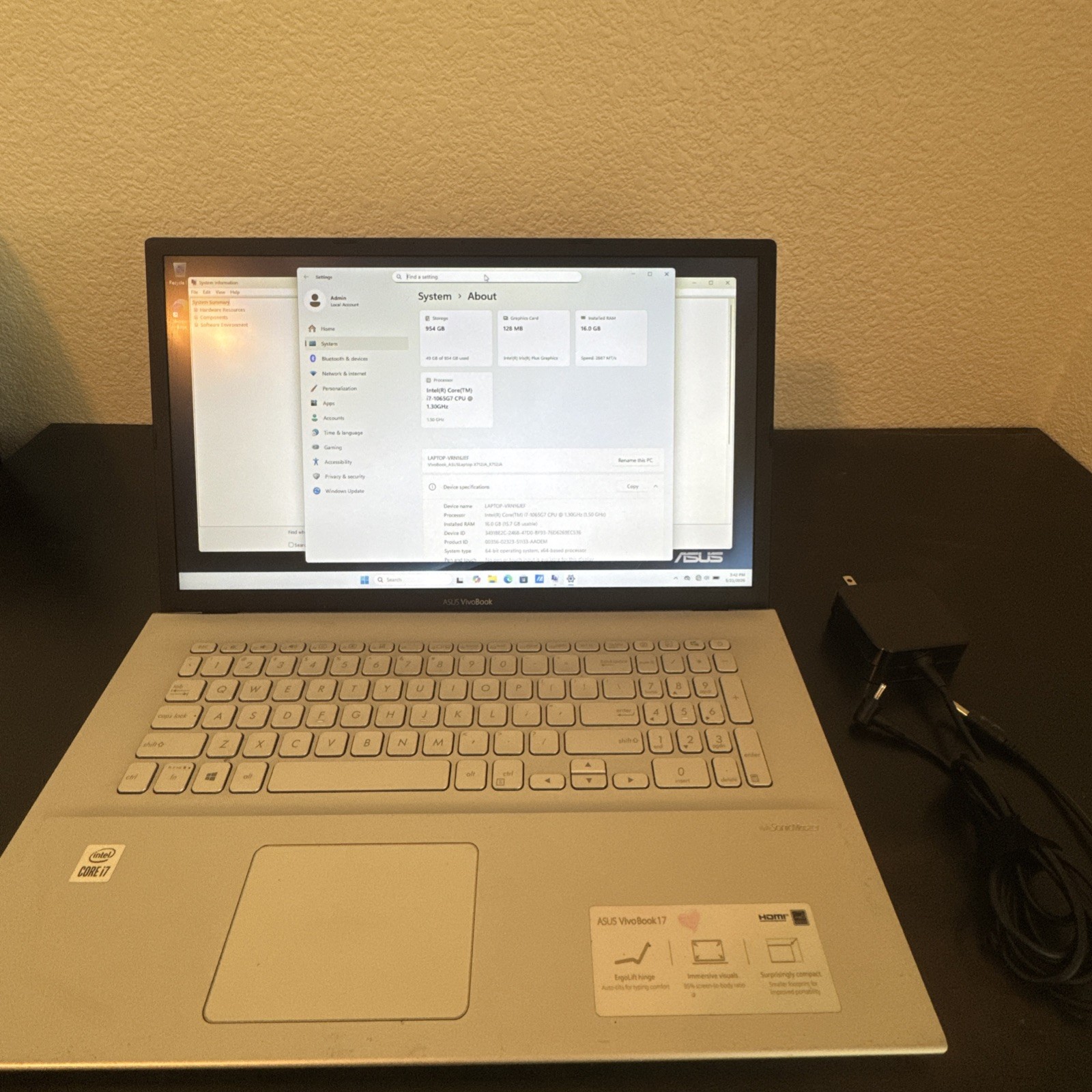 ASUS Vivobook X712JA – HD+ – i7-1065G7 – 16GB RAM – 1TB SSD – Silver