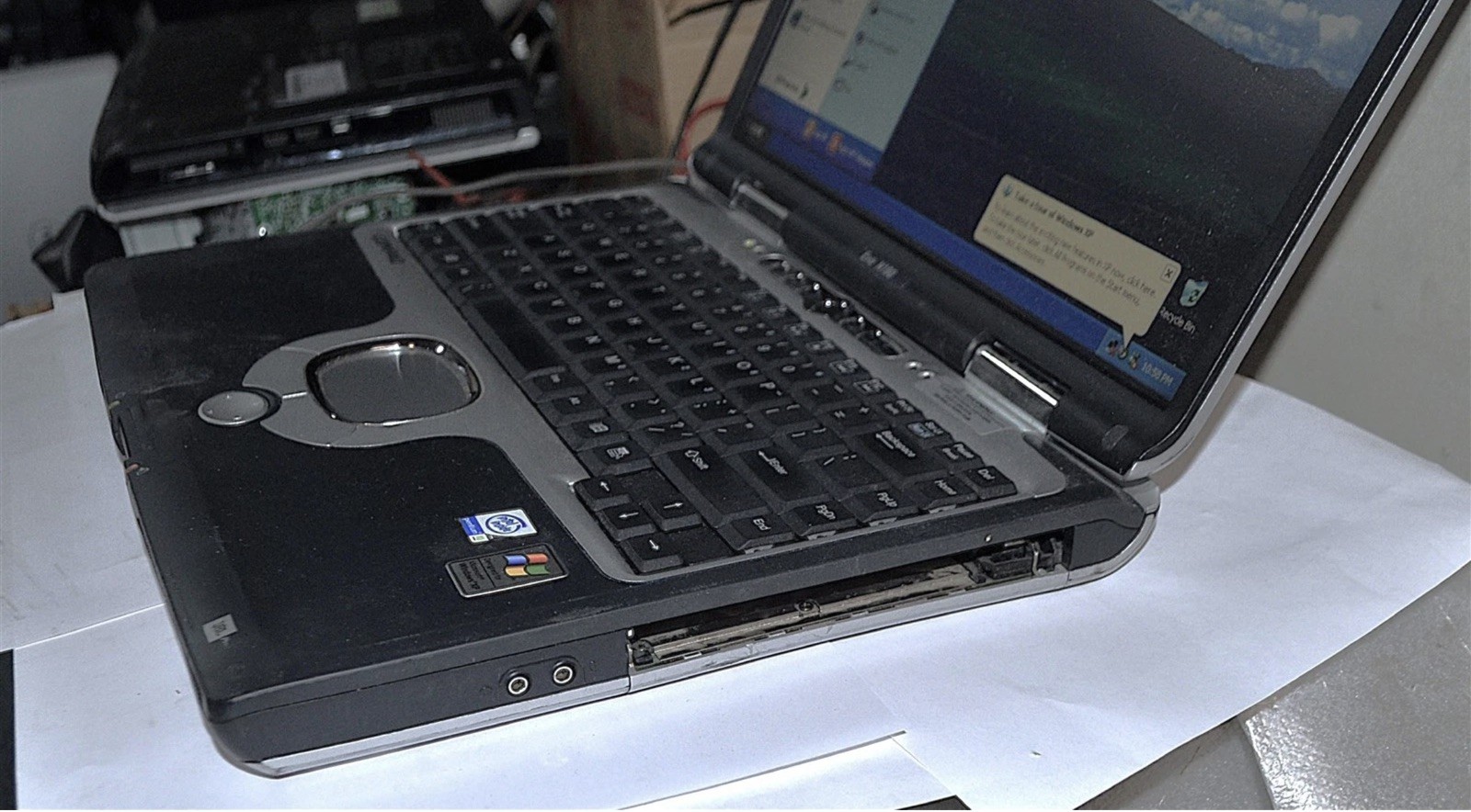 VERY OLD COMPAQ Evo N180 LAPTOP PENTIUM III WORKS SCHOOL SURPLUS NEEDS BATTERY
