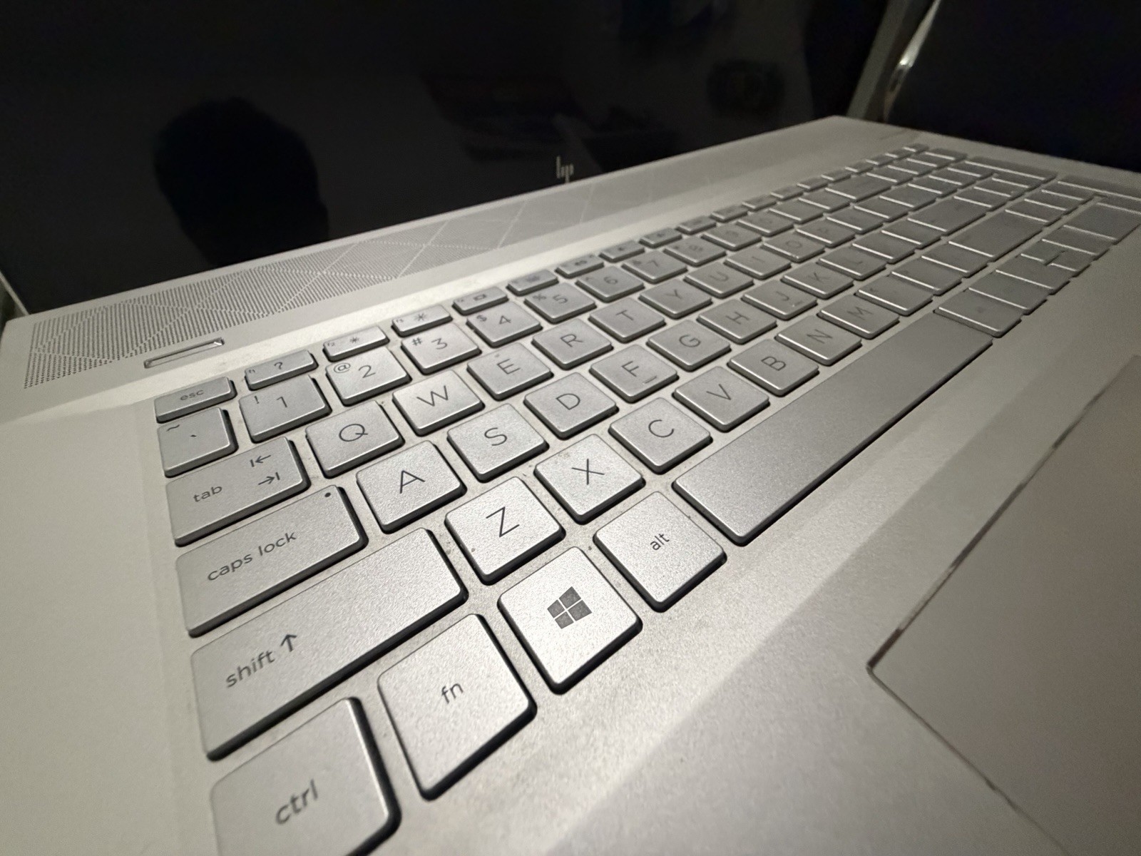 HP Envy 17.3” FHD Laptop i7-10510U 16GB RAM 1TB SSD MX250 Win11 + SD Adapter