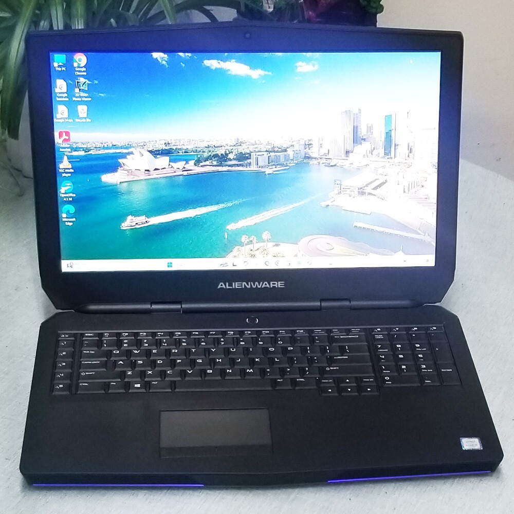 Alienware 17 R3 i7-6700HQ GTX 970M 16 GB Ram 128GB SSD 1 TB HDD 4K Screen Win 11