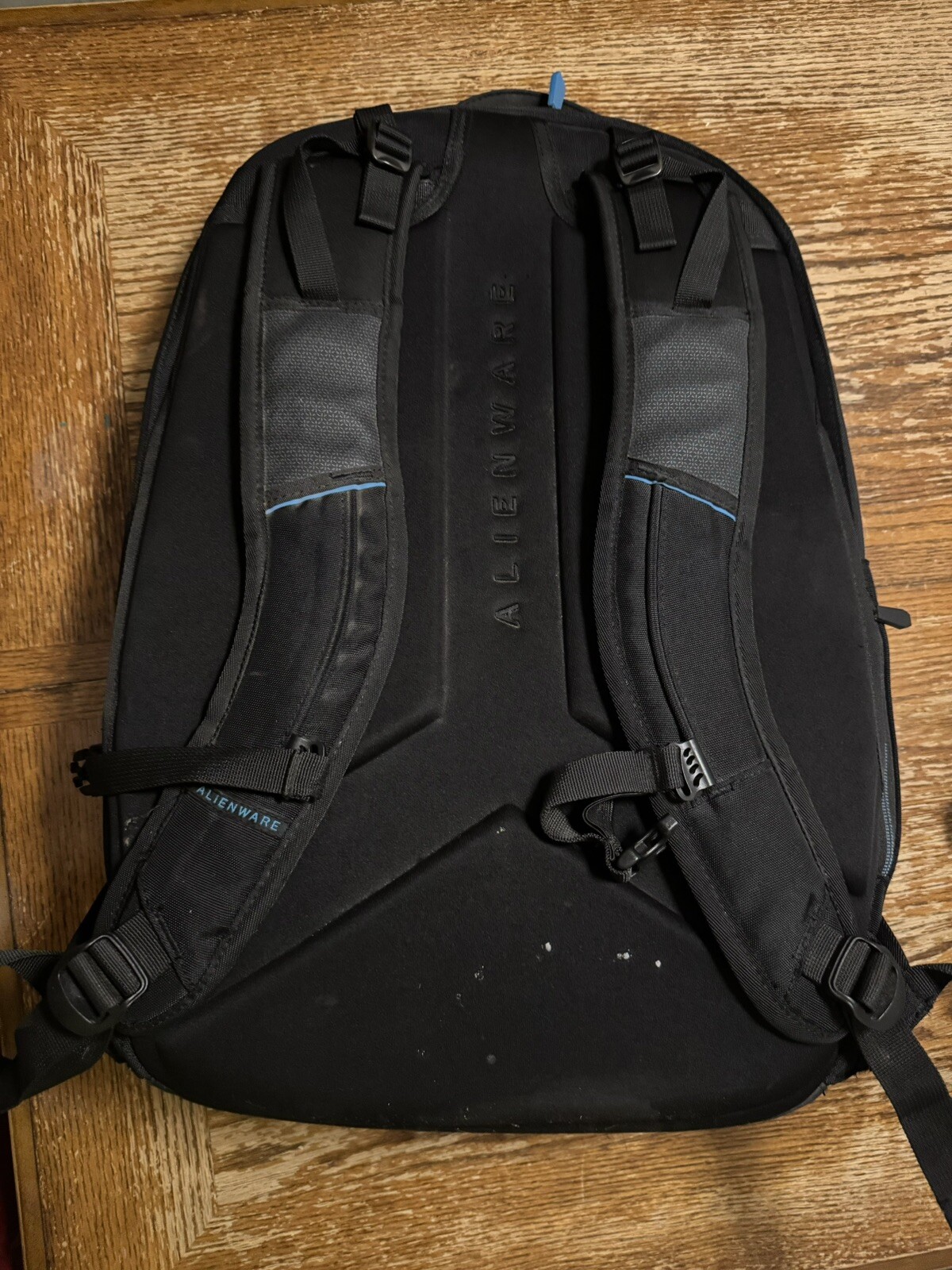 Alienware 17 R5 Gaming Laptop w/charger, Razer mouse and backpack