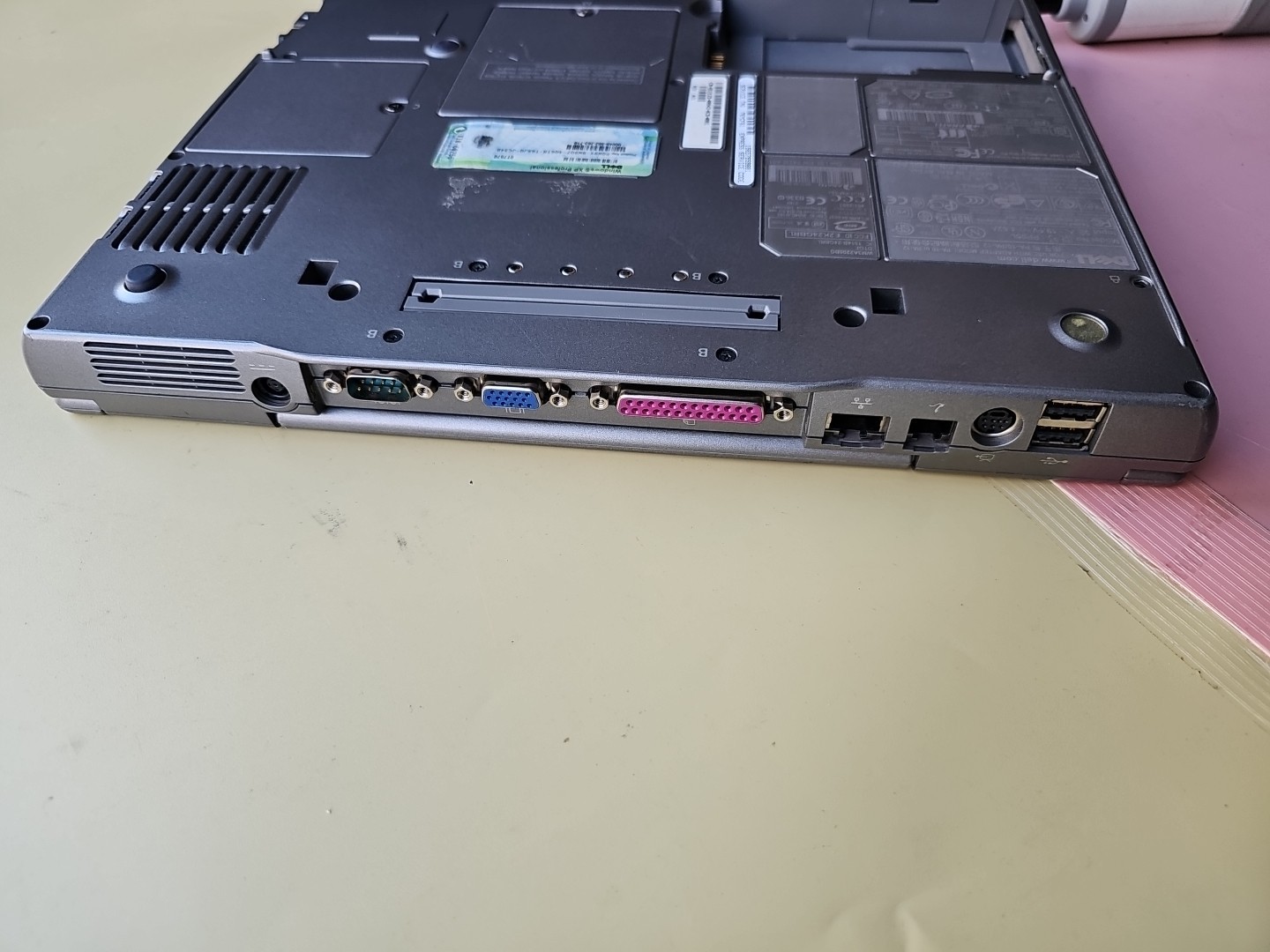 Dell Latitude D600 ATI RADEON 9000 1GB RAM 0GB HDD SERIAL COM PORT, PHONE PORT