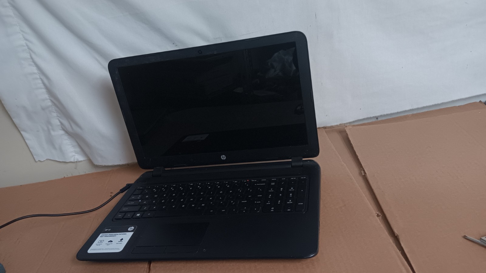 HP 15-F004dx Laptop AMD E1-2100 @ 1.0 GHz 15.6″ LCD screen, 500 GB HD For Parts