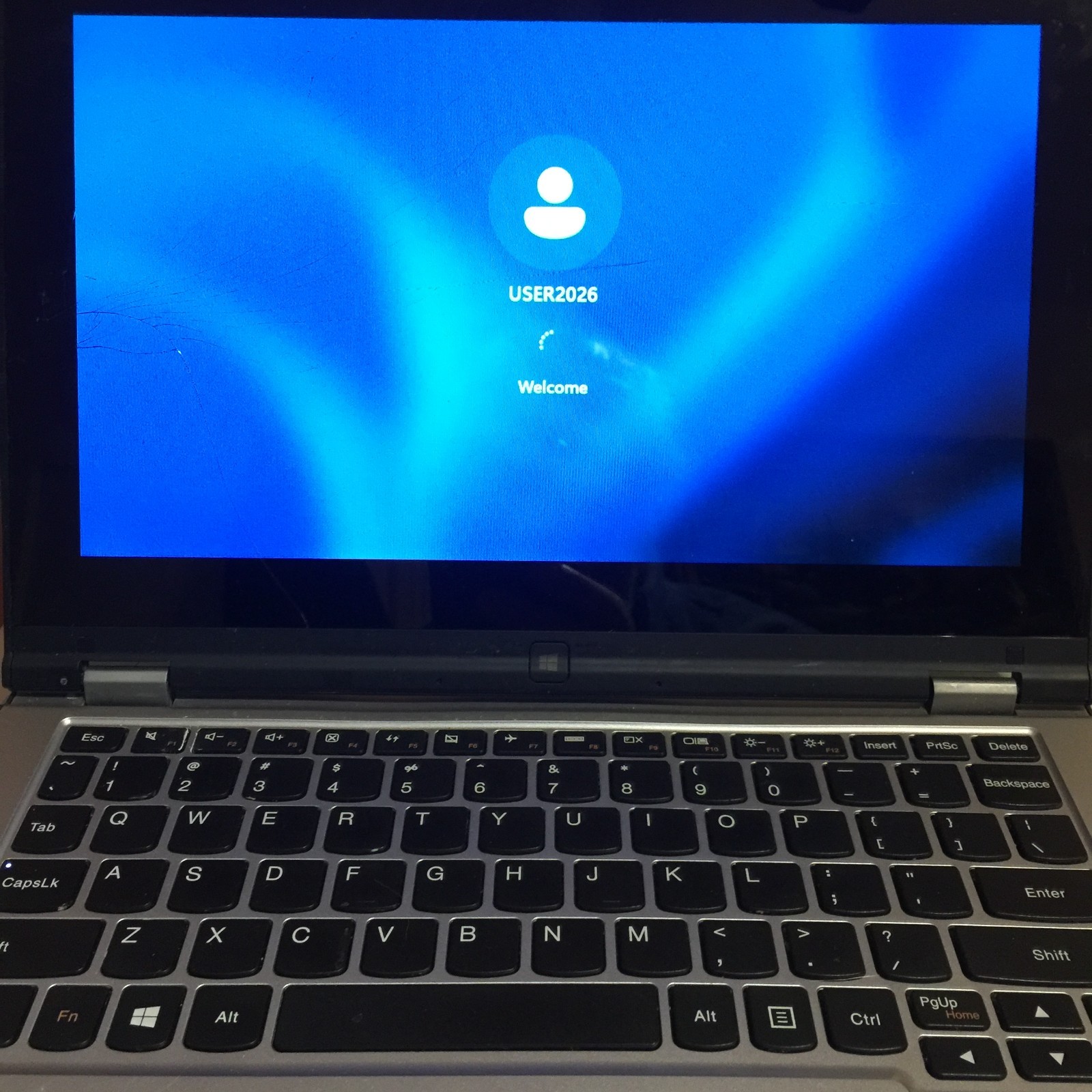 Lenovo Yoga 2 11.6″ TouchScreen (CRACKED) – Intel Pentium N3540 / 4GB DDR/500GB