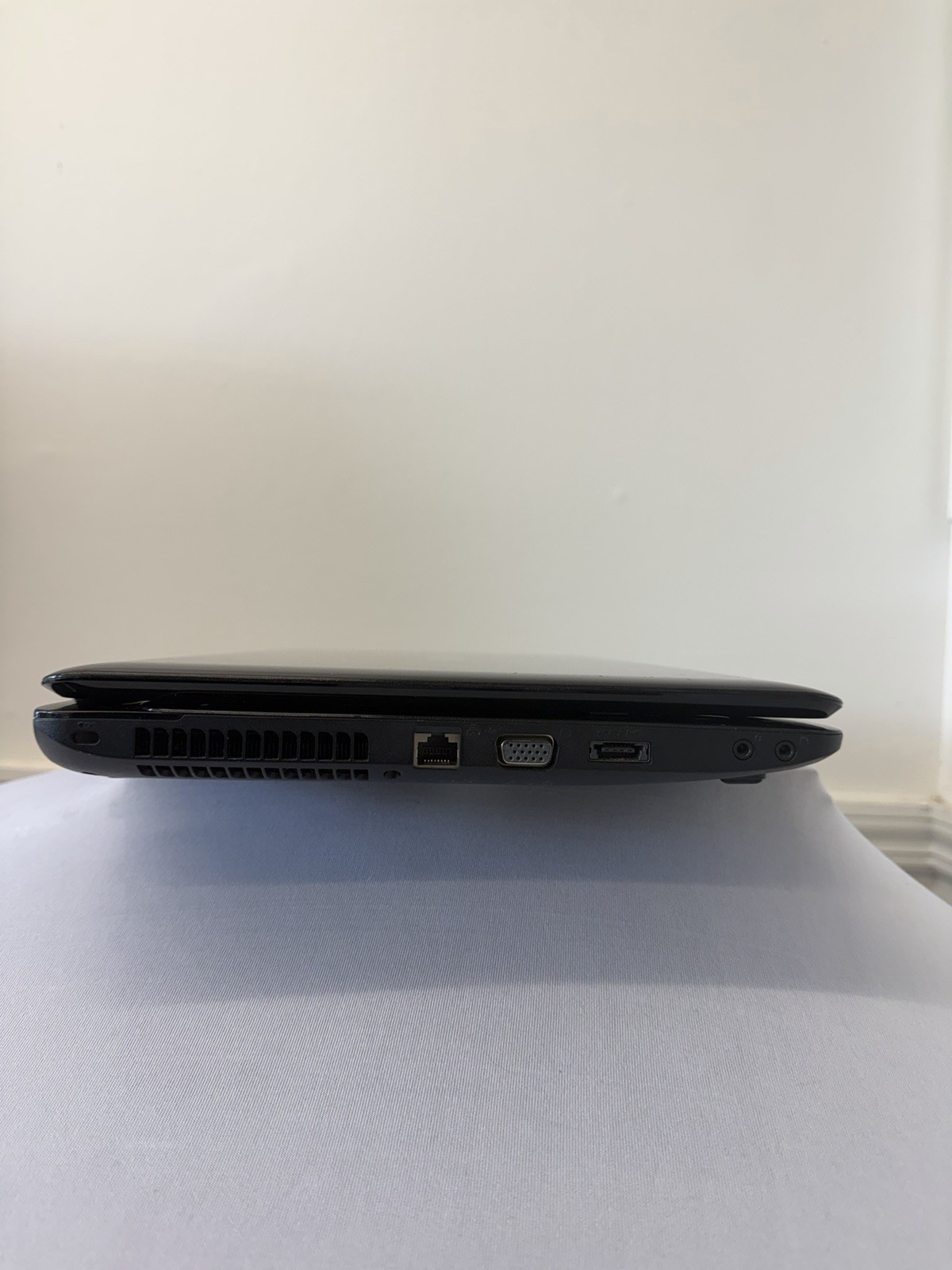 Toshiba Satellite L655-55117 Laptop -Unknown if Screen is Good-Intel i3-Read Des