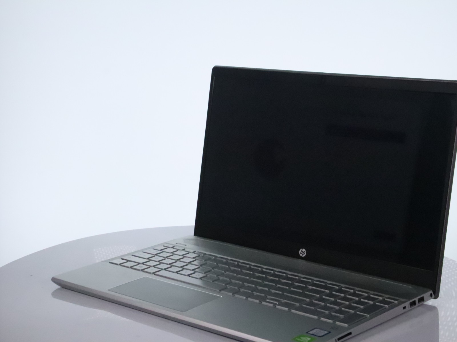 HP 15-CS2071NR Core i7-8565U 8GB RAM 256GB SSD Geforce MX250 W11P w/ 65W Adapter
