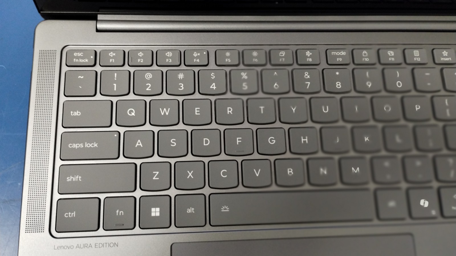 Lenovo Slim 7 14ILL10, Intel Core Ultra 7 258V, 2.20 GHz, 32 GB RAM, 1 TB NVMe