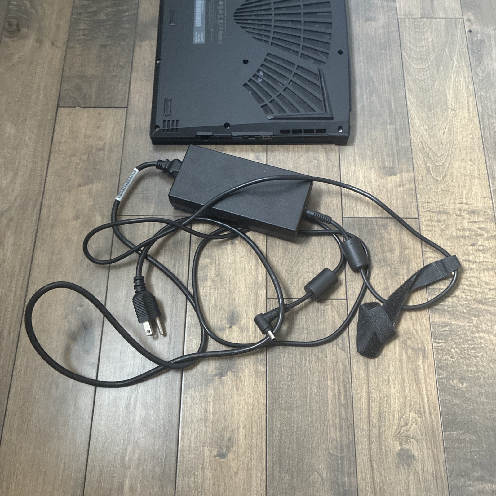 AS IS – NO RAM NO SSD – Gigabyte AORUS 15P XD RTX 3070 8GB i7-11800H Gaming