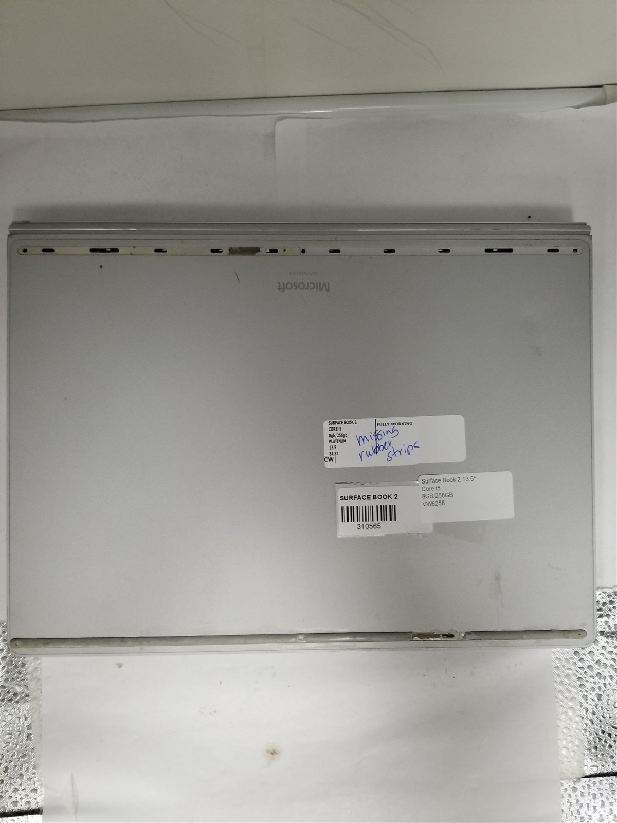 Microsoft Surface Book 2 Core i5 13.5″ 8GB/256GB Silver Reduced Price VW6258