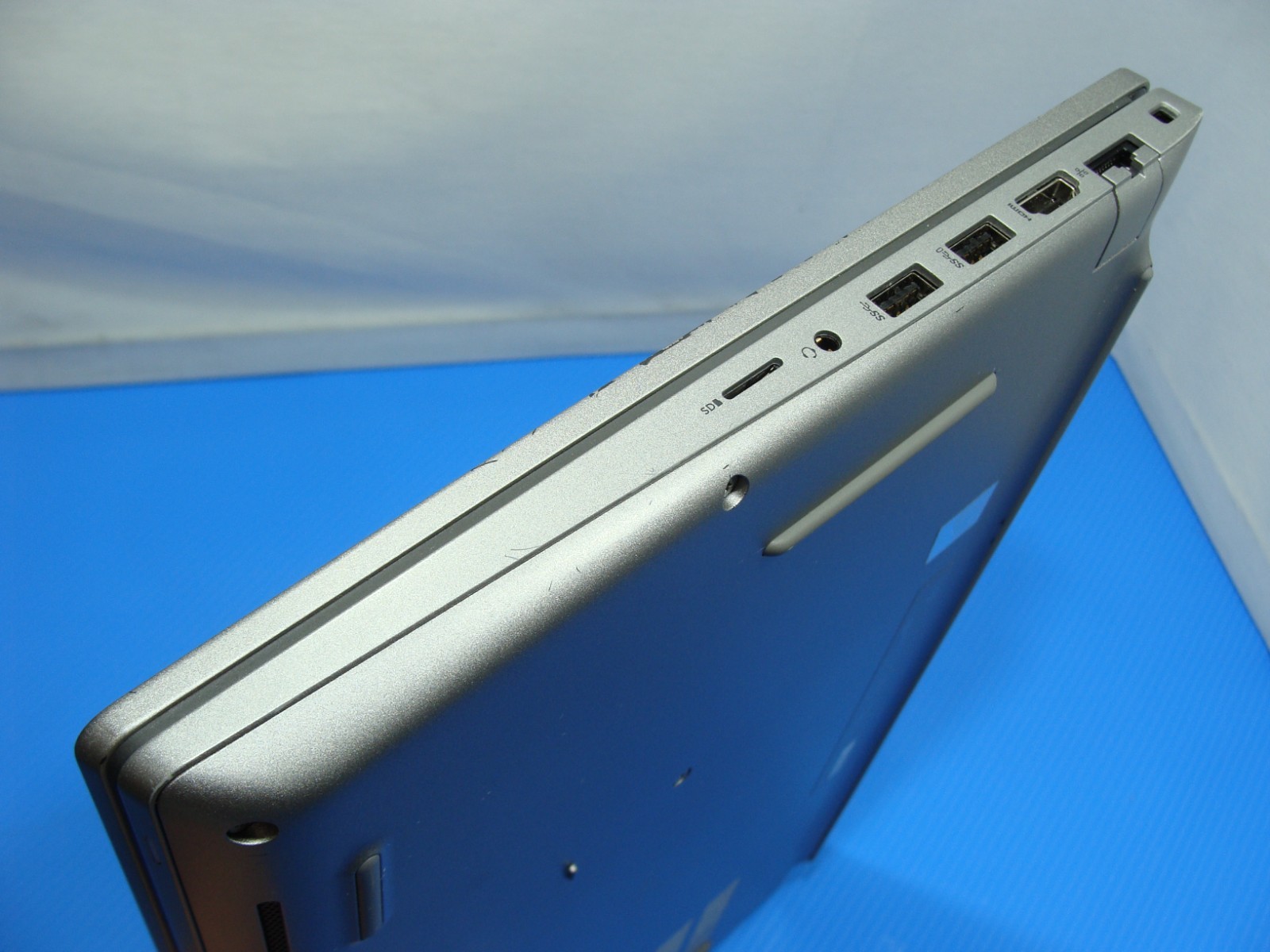 Dell Latitude 5531 15.6″ FHD TOUCH core i7-12800H 1.9GB 32GB 2TB SSD EXL Battery