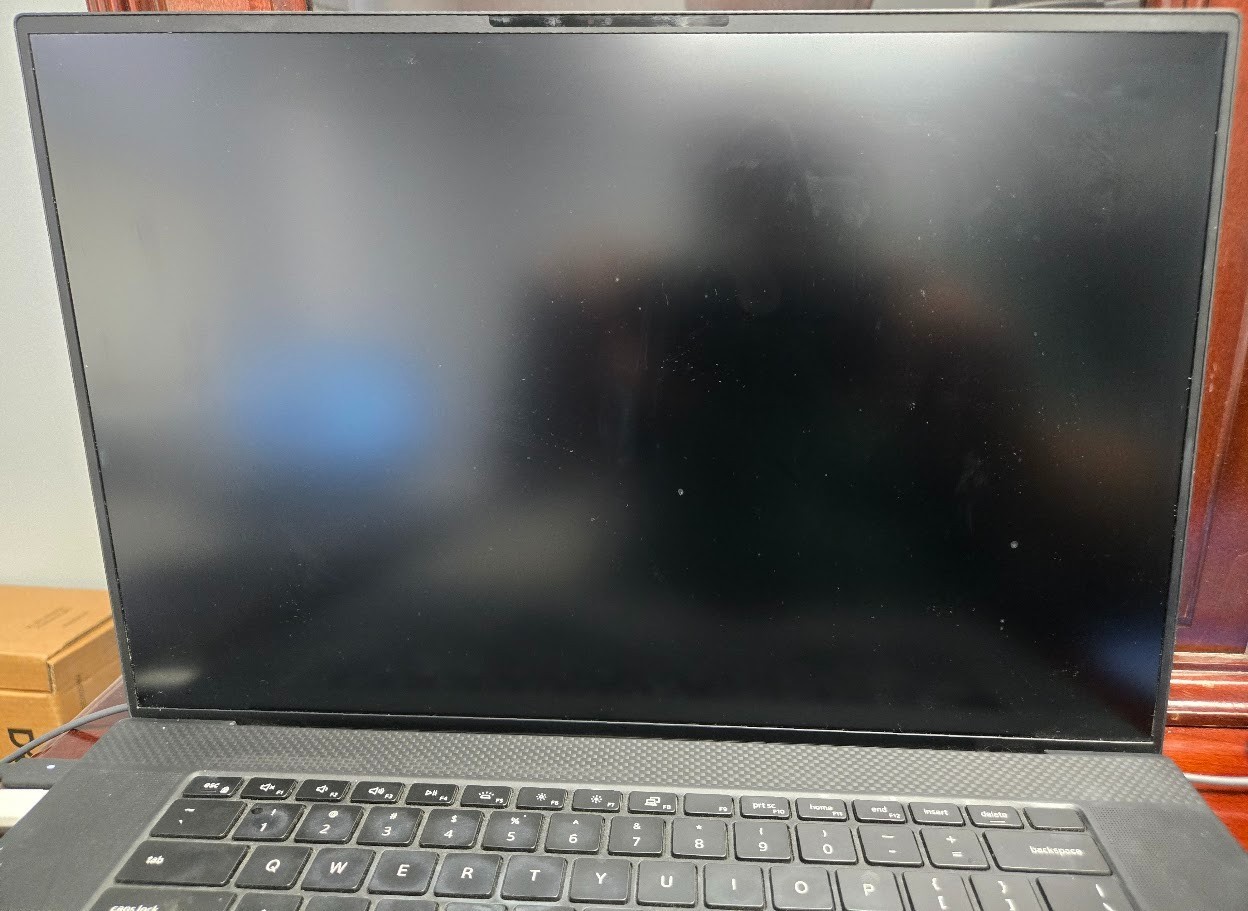 Dell Precision 5750 i7-10750H 32GB Quadro T2000 17″ FHD+ LCD Failure- For Parts