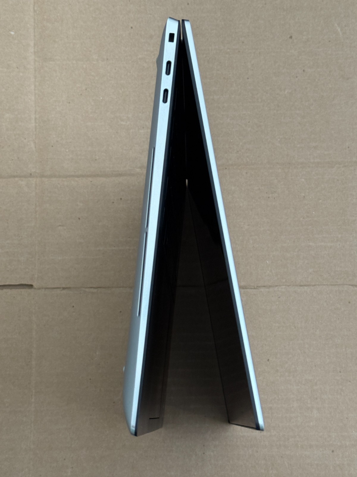 Dell Xps 9530 i9-13900h 32gb DDR5 Ram 4070 RTX GPU 1TB SSD 15.6″ OLED 3.5K W11