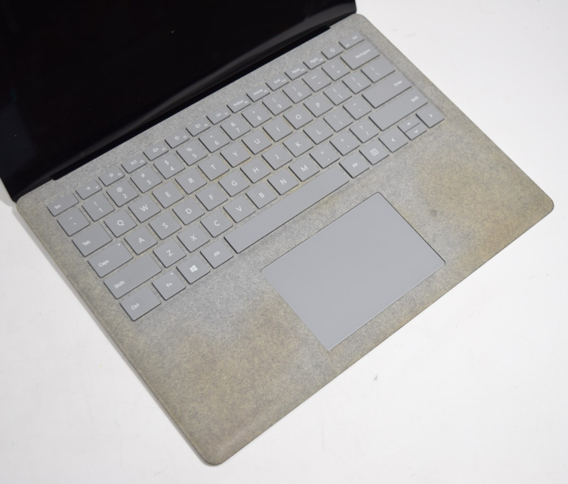 Microsoft Surface Laptop 1st Gen 1769 Core i5-7200U 2.50 GHz 8 GB 256 GB SSD