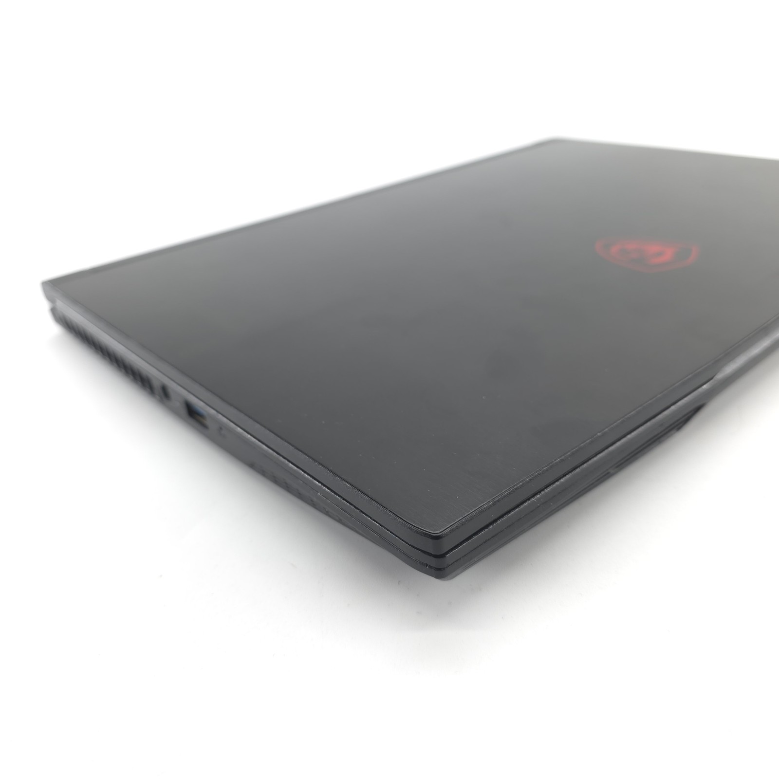 MSI GF63 Thin 10SC 15.6″, 256GB SSD, 2.5GHz i5-10300H 32GB GTX 1650, Bad LCD