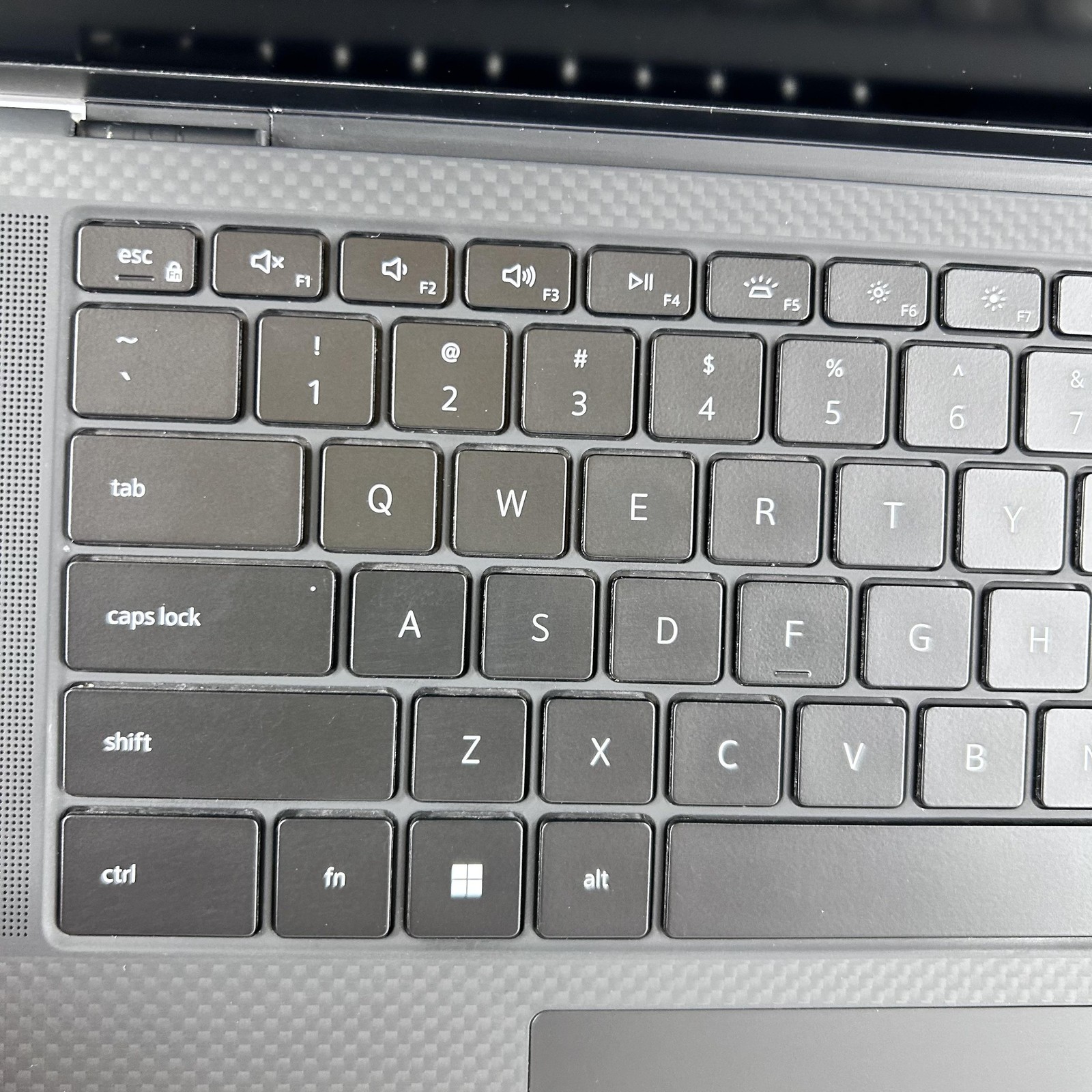 Dell XPS 15 9520 FHD+ 2.5 GHz i9-12900HK 16GB 1TB SSD RTX 3050 Ti Very Good