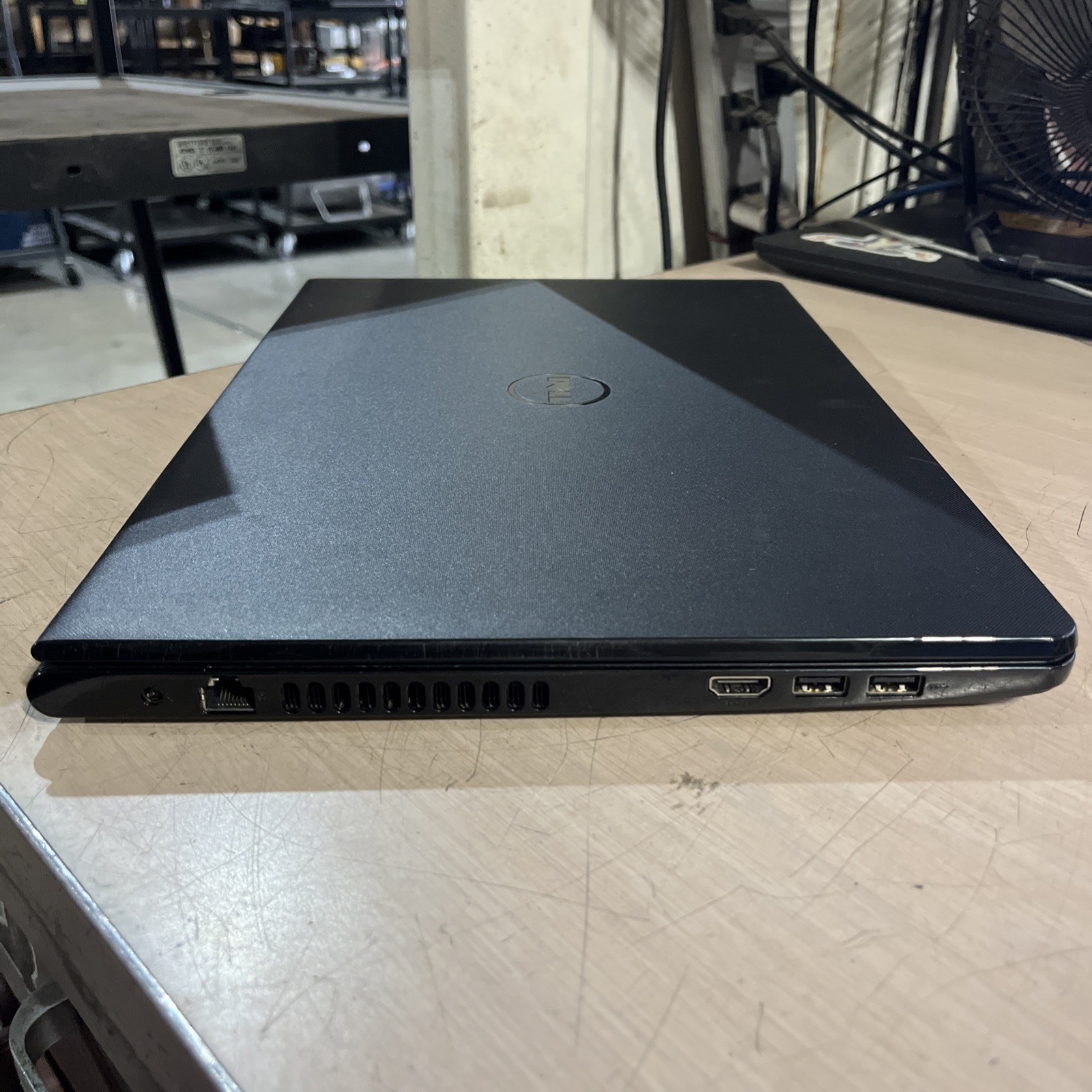 DELL INSPIRON 15 3000 AMD RADEON R4 4GB RAM NO HD